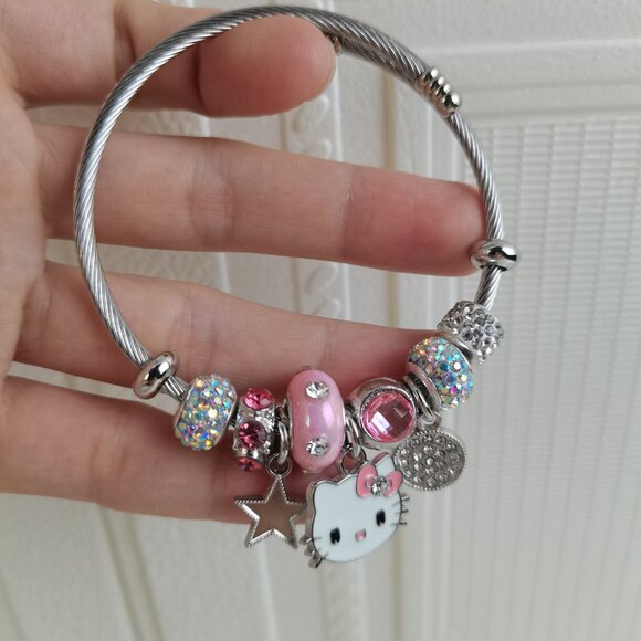 💫 ⭐Hello Kitty Charm Pendant Tone Bangle Bracelet Silver & Pink 💖 - Picture 1 of 4